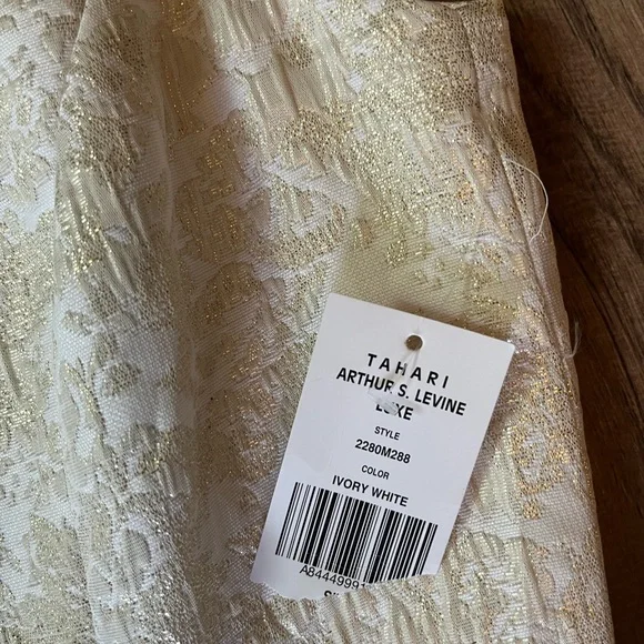 NWT TAHARI Arthur S Levine Champagne & Gold Formal Dress SZ 8 - Picture 13 of 13